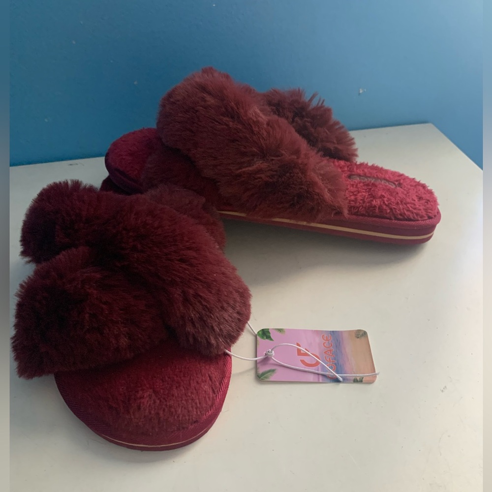 Coface Red Fuzzy Slide Slippers NWT US Size 9